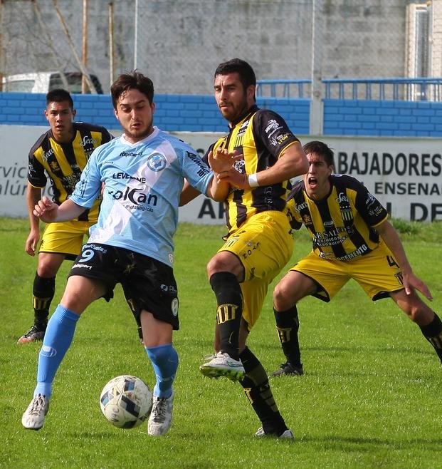 San Carlos, con esfuerzo, aprobó el primer examen