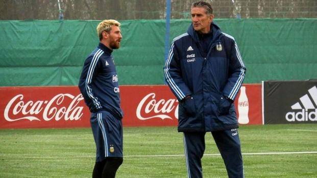 Bauza contó la broma que le hizo a Messi cuando se juntaron para hablar del retorno a la Selección