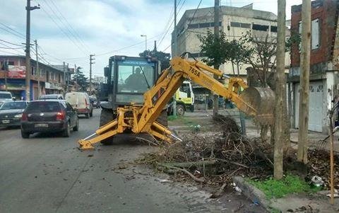 Continúan las tareas de limpieza en Ezpeleta