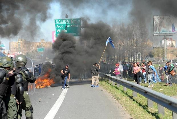 Violencia y desalojo en la Autopista
