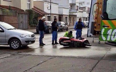 Colisionaron un auto y una moto en 20 y 49