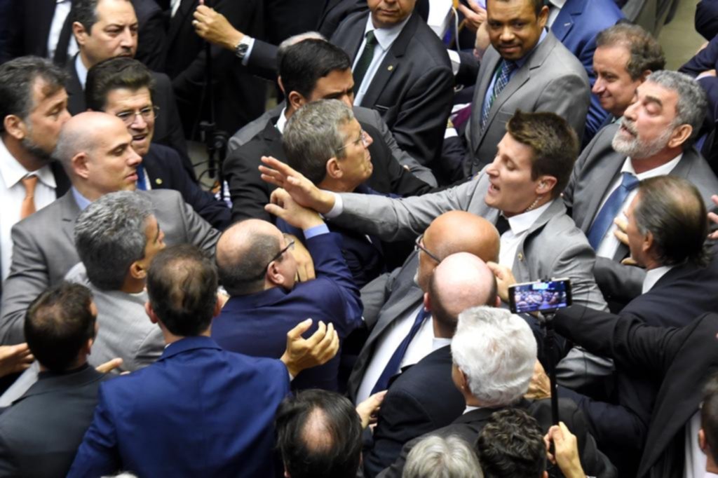 Los diputados salvan a Temer