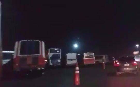 Viajar a Capital es un caos por un corte en la Autopista: hay más de 10 kilómetros de cola