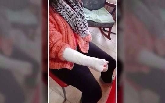 Desplazaron al profesor que no intercedió en la agresión a la alumna bahiense a la que quebraron dedos