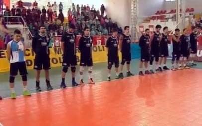 Emocionante apoyo a Milinkovic en la final del Metro de voley
