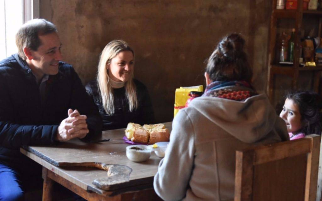 Garro y Píparo recorrieron el barrio "Puente de Fierro" y visitaron un comedor barrial