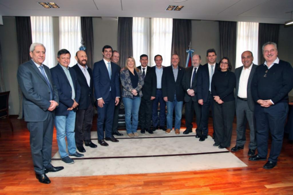 Gobernadores del PJ, unidos contra el reclamo de Vidal por los fondos