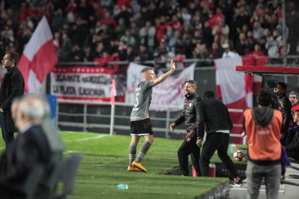 El Rusito emocionó a todos en su despedida