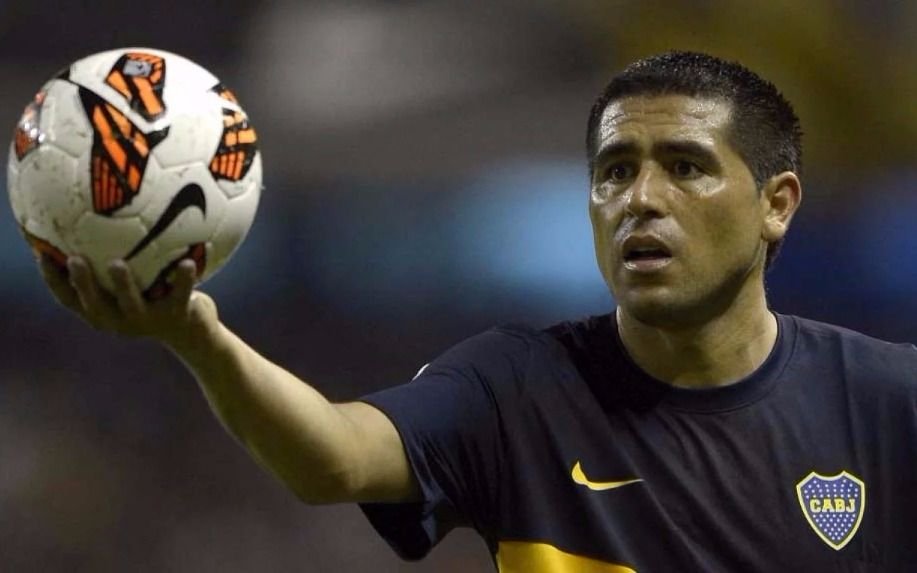 Un equipo del Nacional B quiere tentar a Riquelme para que vuelva a jugar