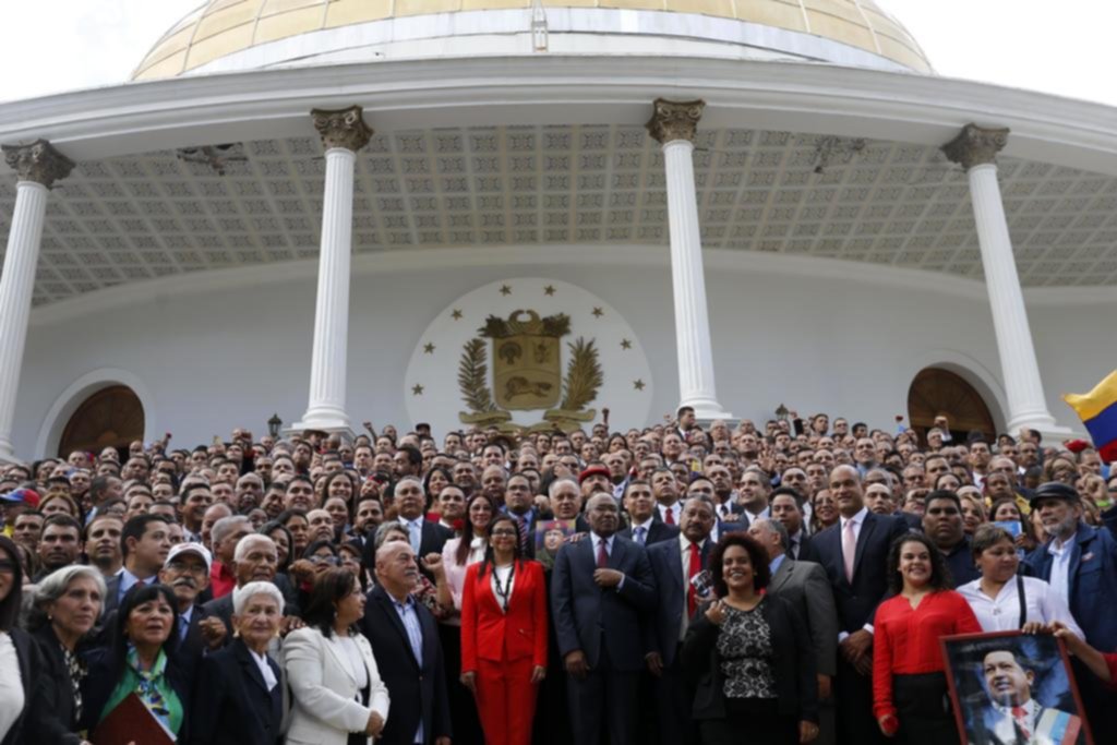 Maduro desafía al mundo e hizo asumir a la polémica Asamblea Constituyente
