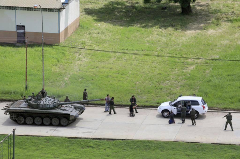 El gobierno venezolano afirma que frustró un ataque a un cuartel militar