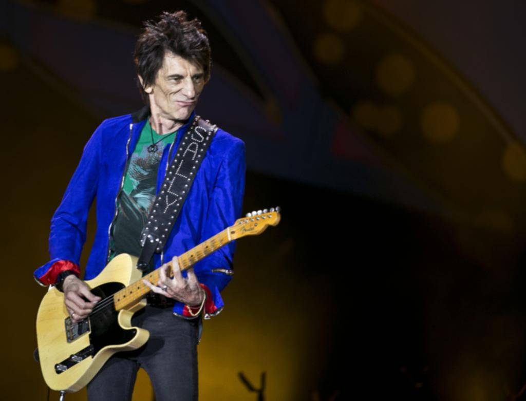 Ronnie Wood reveló que fue operado de un cáncer: “No debería estar aquí”