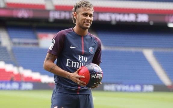 Sigue el escándalo: Ahora, el presidente del Barcelona "atendió" a Neymar