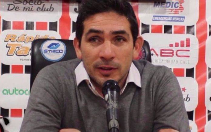 Coyette seguirá siendo el DT de Chaca