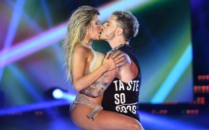 El beso entre Fede Bal y Laurita Fernández en el Bailando