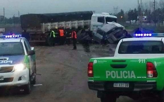 Un matrimonio pierde la vida en la ruta al chocar contra un camión en Brandsen