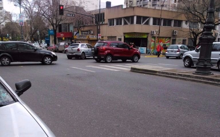 Tránsito complicado por un choque en 6 y 44
