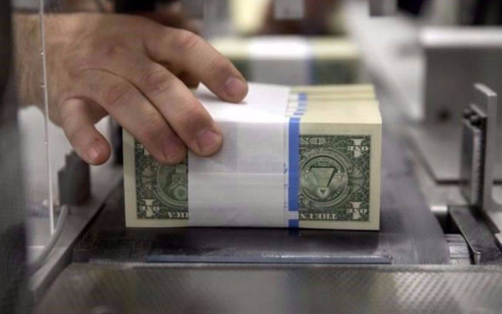 El Central vendió 200 millones de dólares para mantener la divisa por debajo de los $18
