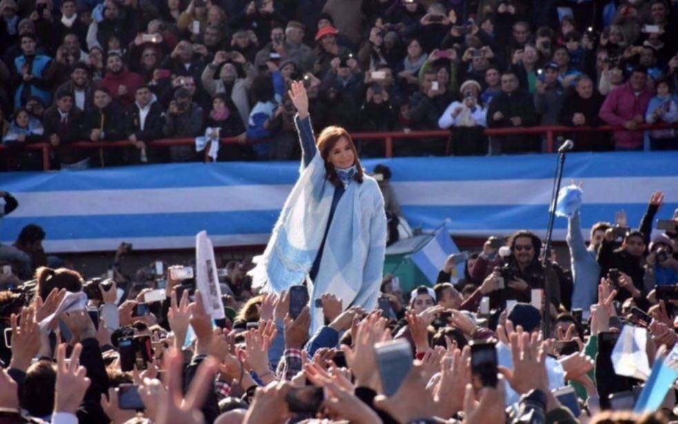 Cristina cierra su campaña en La Matanza y usará como búnker el estadio de Arsenal