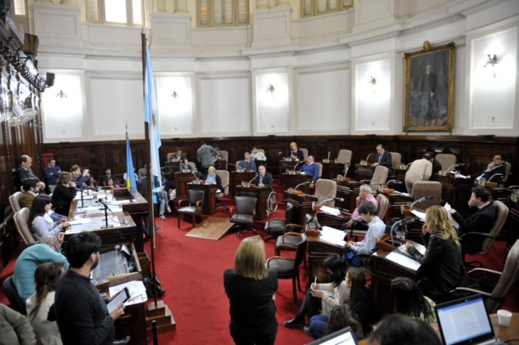 Tras duros cruces en el Concejo, la oposición abandonó la sesión