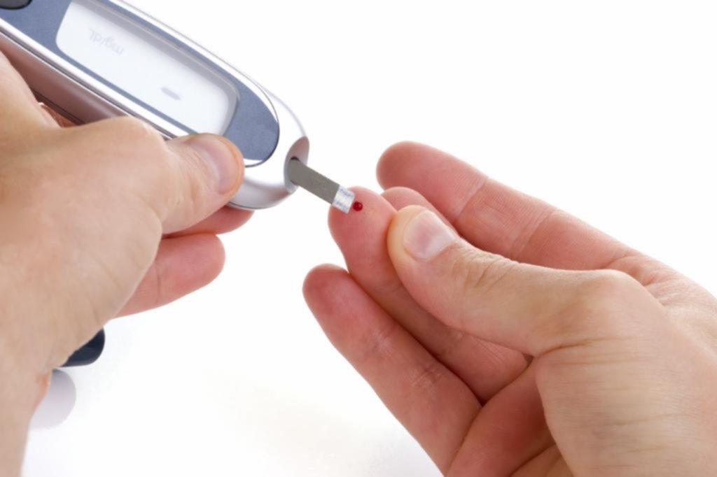 Lanzan un nuevo método para medir la glucosa sin pincharse