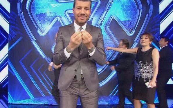 Tinelli suspendió las grabaciones de  "ShowMatch" y hay misterio: ¿Va en vivo?