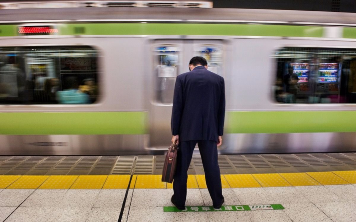 Japón: trabajó 208 horas extras mensuales y luego decidió suicidarse