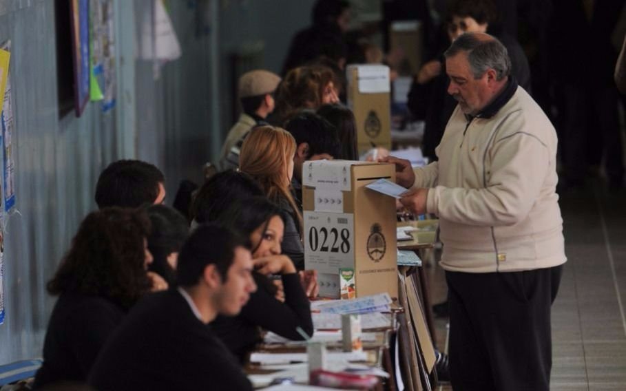 Unos 33 millones de argentinos votarán mañana por cuarta vez en primarias