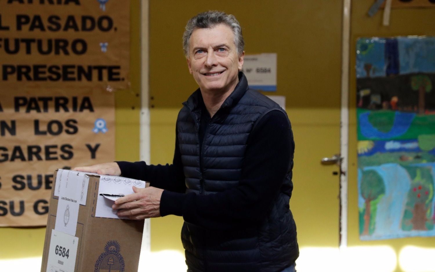 Macri votó en Palermo y dijo estar "feliz que todos concurran a expresar lo que piensan"
