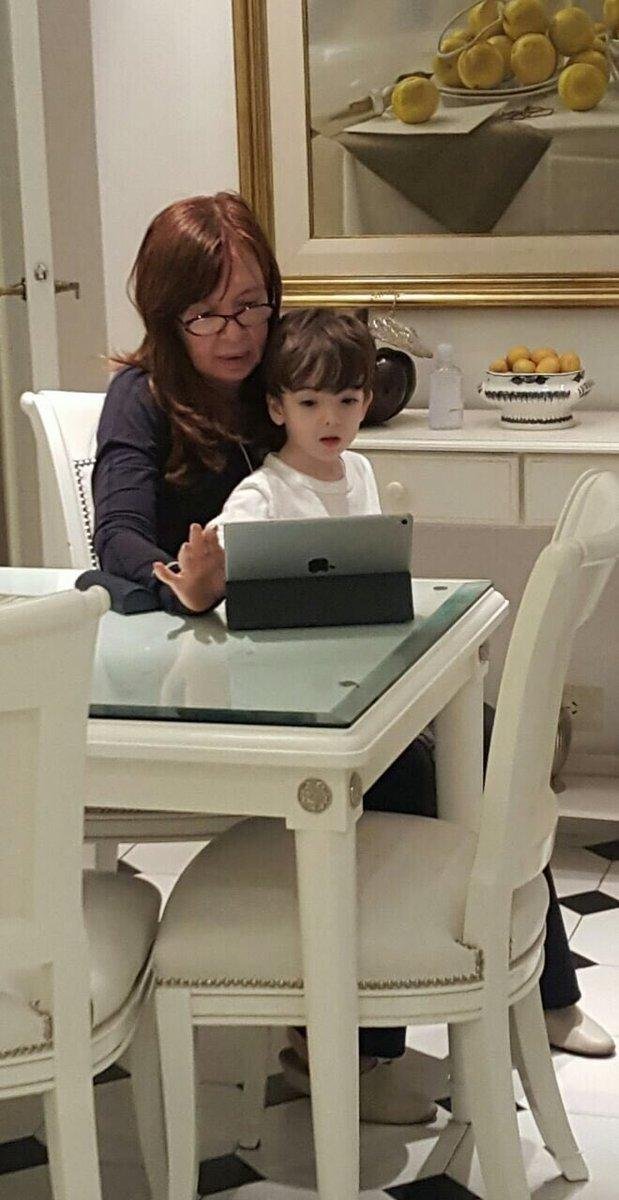 Cristina, ausente en las urnas, se mostró con su nieto Néstor Iván