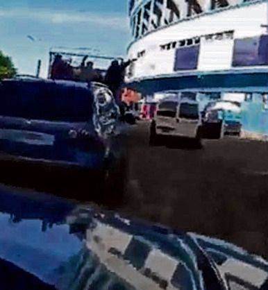 Pasearon cortejo de un ex barra