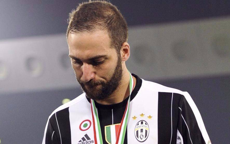 Medios italianos duros con Higuaín: "Es un portaaviones"
