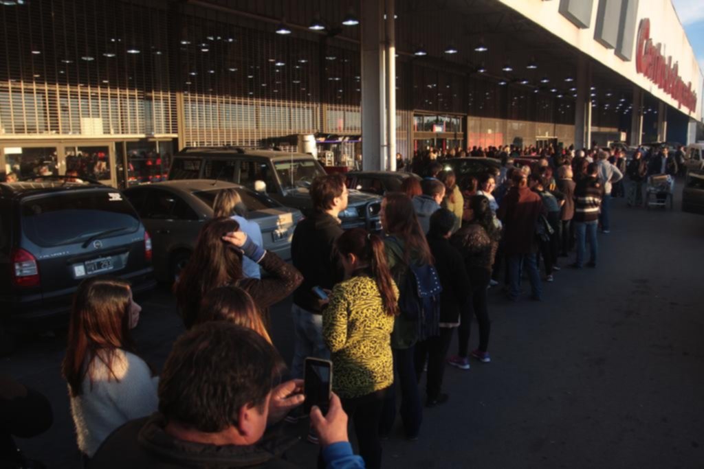 Llegó otro “súper miércoles” de descuentos y buscarán evitar el caos vial en los locales adheridos