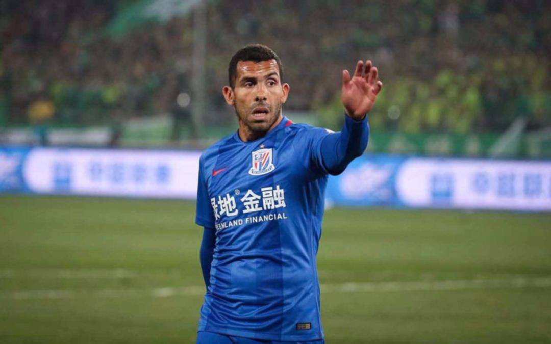 Tevez llegó al país y se reunirá con Angelici