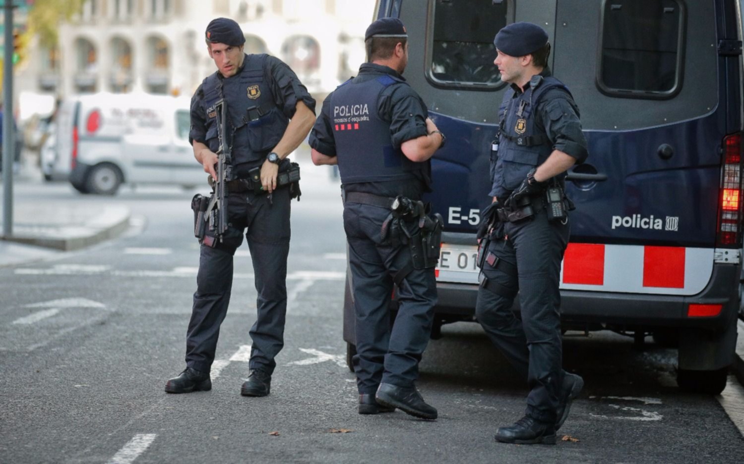 Ataque en Barcelona: un nuevo detenido, mientras buscan al conductor de la camioneta