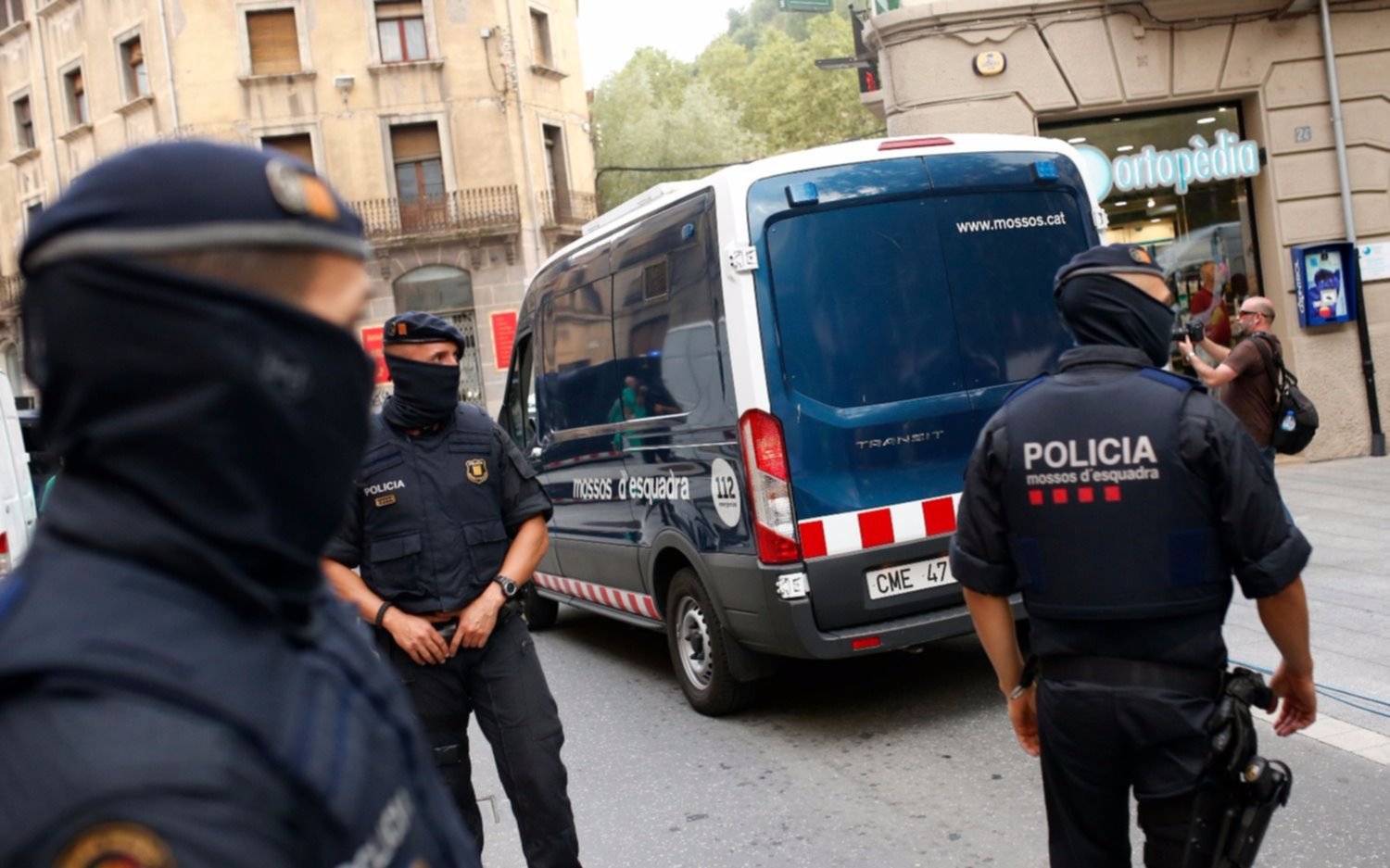 El Gobierno español dice que desarticuló la célula que atacó, pero para los catalanes no