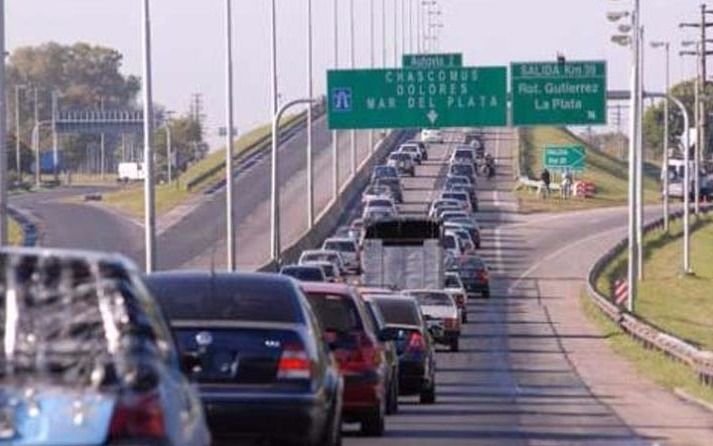 Medio millón de argentinos se movilizan por el país por el "finde largo"