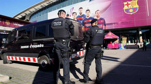 El Barça debuta como local en medio de la conmoción