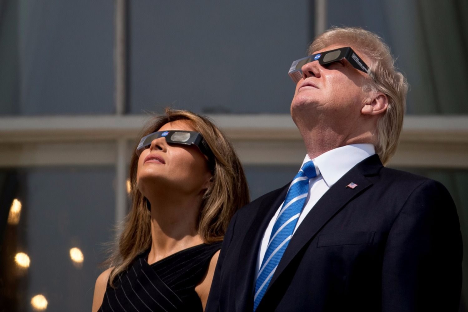 Donald y Melania Trump vieron el eclipse solar desde la Casa Blanca