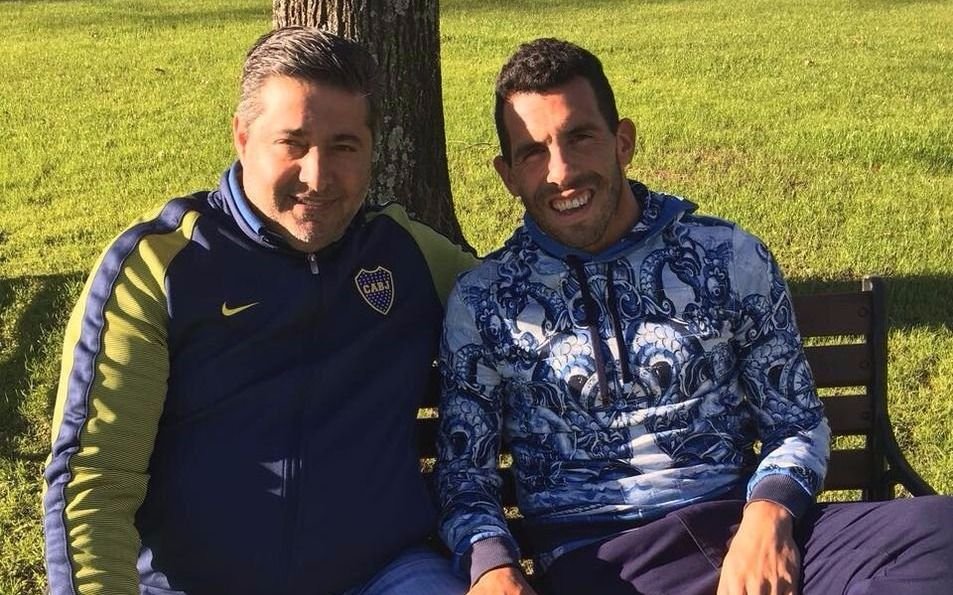 Angelici le tiró la pelota a Tevez:  "cumple su contrato en China o plantea su regreso" 