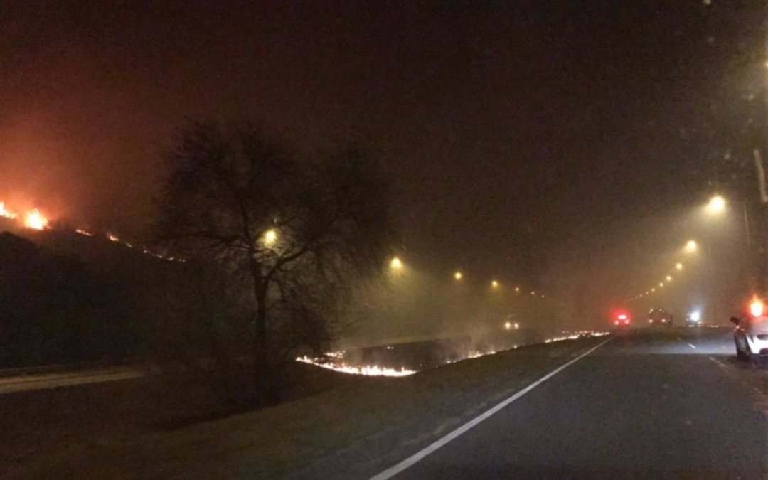 Por los incendios, está cortada la autopista entre Córdoba y Villa Carlos Paz