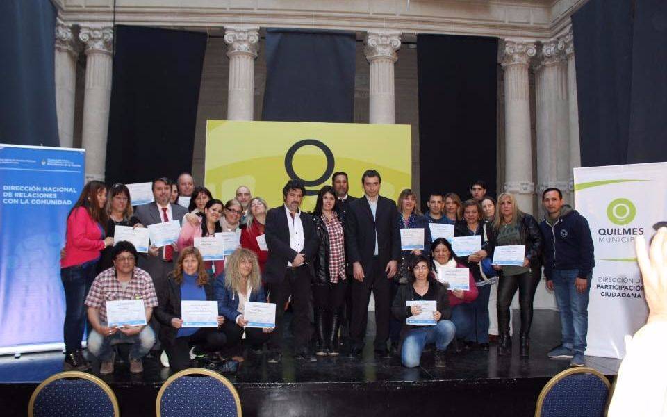 Entrega de certificados de cursos de capacitación