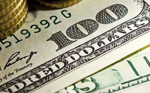 Con una leve suba, el dólar cerró a $17,51
