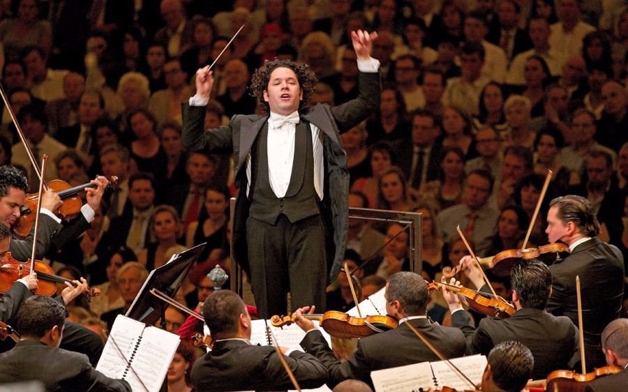 Cancelan una gira del director de orquesta Dudamel por criticar la represión en Venezuela