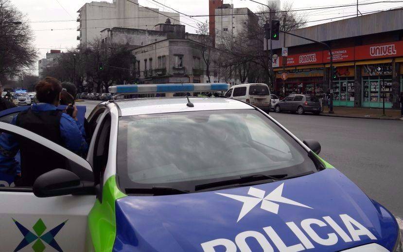 Le robaron a un chico en 3 y 46 y terminaron en la comisaría
