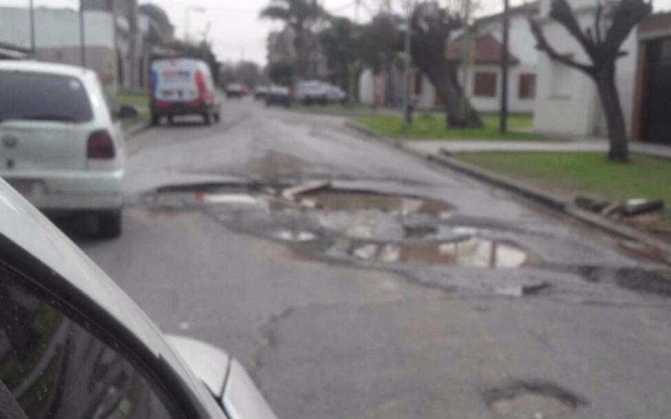 Indignación por el estado de la calle en 9 entre 73 y 74