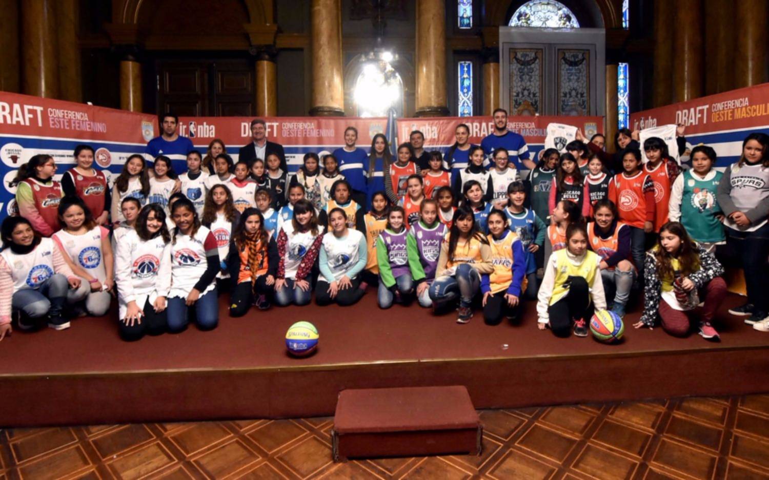 Se sorteó el draft del torneo "Jr. NBA" con la presencia de más de 100 chicos