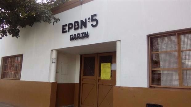 La madre que agredió a la docente en una escuela de Garín se defendió