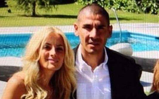La esposa del "Cata" Díaz furiosa con el DT de su marido