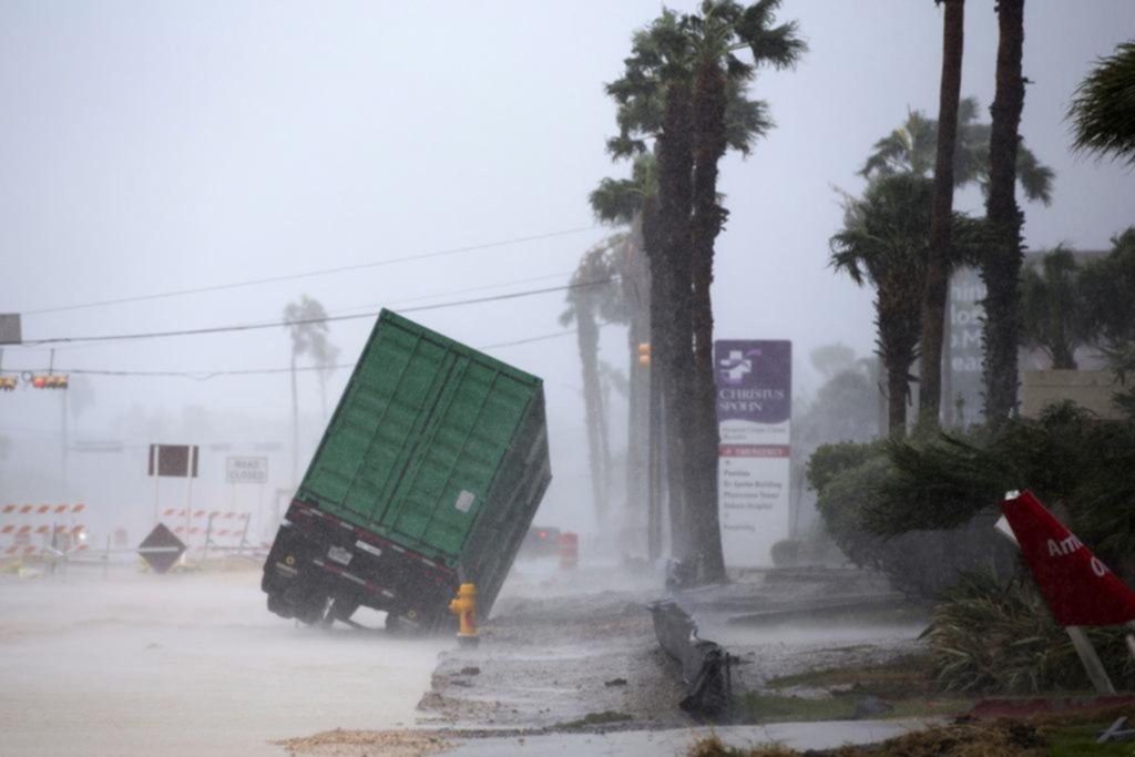 El Huracán Harvey tocó la costa de Texas con fuerza arrolladora